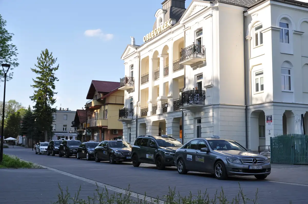 Nowoczesna taksówka Tele-Taxi Busko-Zdrój - Dojazd w Każde Miejsce