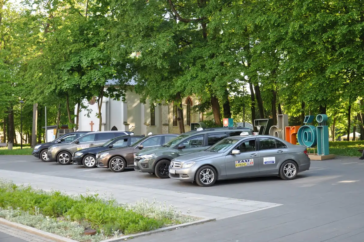 Taksówka Tele-Taxi Busko-Zdrój – boczny widok pojazdu